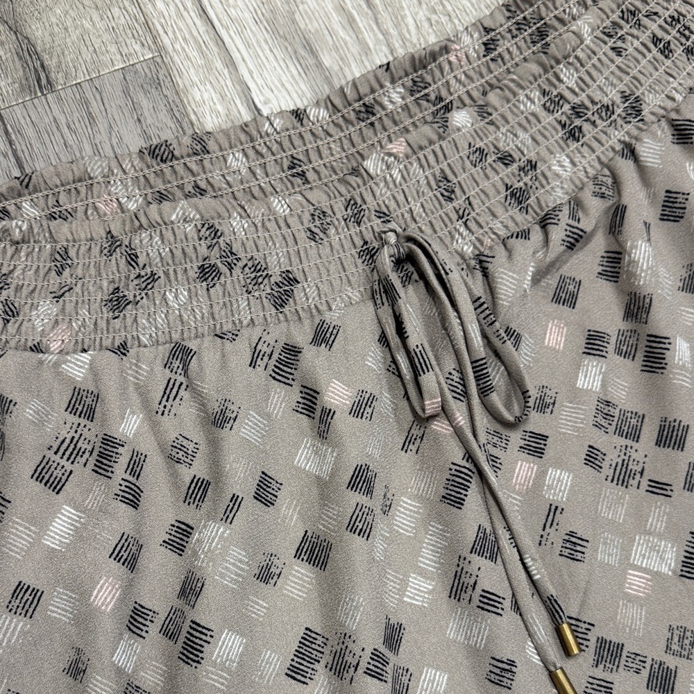 Chic High-Low Patterned Skirt - Picture 5 of 10
